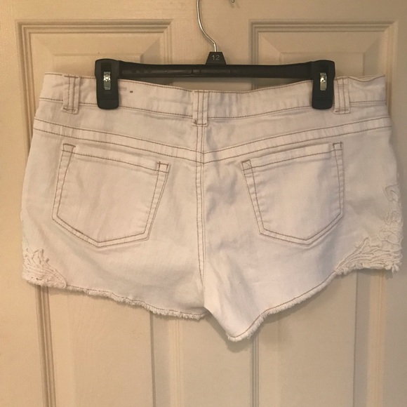 White shorts - Picture 2 of 2